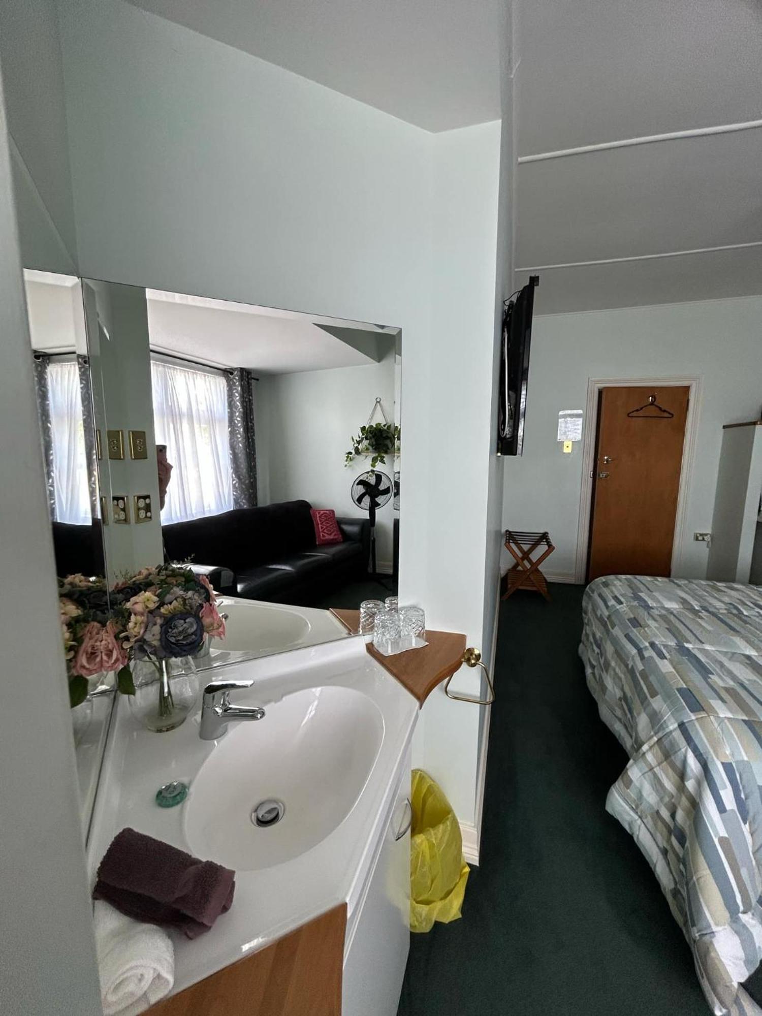 Admirals Lodge พิคตัน ภายนอก รูปภาพ